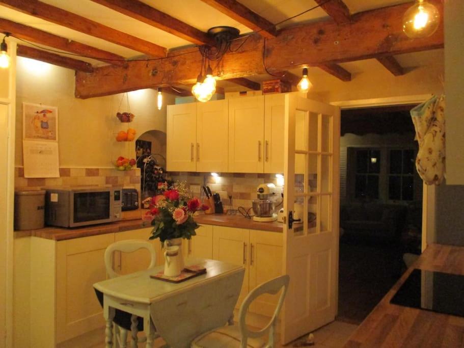 1800 Period Grade 2 Listed Cottage Addingham المظهر الخارجي الصورة